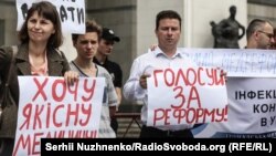 Всеукраїнська акція «Година смерті» під стінами Верховної Ради України на підтримку медичної реформи. Київ, 6 червня 2017 року