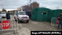 ფოტოარქივი: წითელი ჯვრის ავტომობილი ერგნეთის საგუშაგოზე, 07 მარტი, 2018 წ.