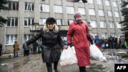 Уруштан качкан украиналыктар. Дебальцево, 6-февраль, 2015-жыл. 