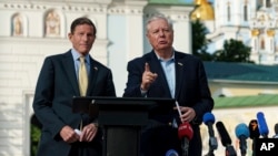 US Senators Richard Blumenthal (left) and Lindsey Graham (right), speak at a press conference in Kyiv earlier this year. 