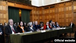 Членовите на грчкиот правен тим во Меѓународниот суд на правдата