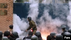 نمایی از سفارت بریتانیا در خیابان فردوسی تهران