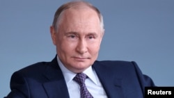 У звіті визначено найвищих посадовців політичного керівництва Росії, зокрема президента Володимира Путіна, як ключових рушіїв превентивних дезінформаційних операцій Росії