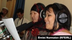 Журналисты радио "Ынтымак" в эфире