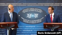 Ministri i Jashtëm grek, Nikos Dendias dhe ministri i Jashtëm i Maqedonisë së Veriut, Bujar Osmani gjatë një konference në Shkup, 31 gusht 2021. 