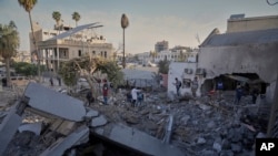 Амбулантските и лабораториските одделенија на арапската баптистичка болница Ал-Ахли откако беа погодени од напад на израелската армија доцна во саботата, недела, 13 април 2025 година.