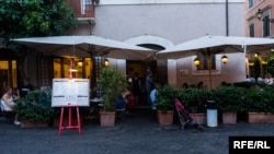 МОЗ: виходячи із сьогоднішньої епідеміологічної ситуації в Києві, перехід в етап, де є відкриття ресторанів, неможливий