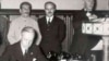 Moskë, 23 gusht 1939 - Ministri i Jashtëm i Gjermanisë, Joakim Fon Ribentrop, duke nënshkruar paktin e mos-sulmimit.