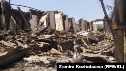 Баткендеги чек ара чатагынан бузулган үй