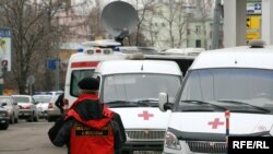 К метро, где произошли теракты, спешили ''скорые'', а телевидение делало вид, что ничего не случилось.