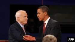 اوباما و مک‌کین با وجود تفاوت‌های روشن در رئوس سیاست خارجی، بر این نکته تأکید کردند که ایران نباید به ساخت بمب اتمی دست یابد.(عکس: AFP)