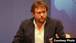 Пітер Померанцев