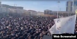 A crowd in Grozny rallies against the Yangulbayev family on February 2.