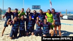 Отборът на МФК "Спартак" Варна, след класирането си за 1/4-финалите в Шампионската лига по плажен футбол