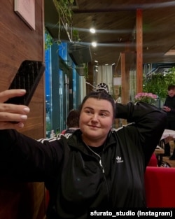 Alyona Alyona з прикрасою майстрині