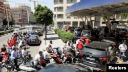 редици за гориво во Бејрут, 2021 