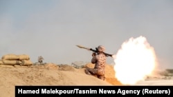 Амрико Сипоҳи Посдорони Инқилоби Исломиро созмони террористӣ эълон кардааст. Узви сипоҳ ҳангоми тамрини ҷангӣ