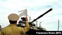 "Ruszkik haza!" – 30 éve hagyták el az utolsó szovjet csapatok Magyarországot