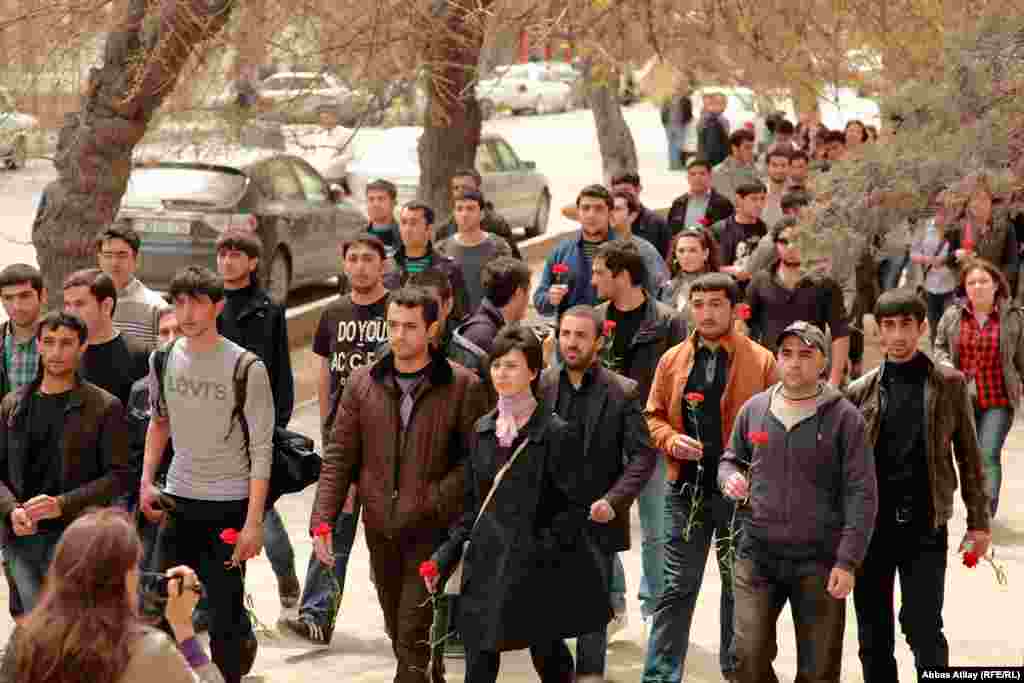 Баку: Молодежь отметила 2-ю годовщину трагедии в Нефтяной Академии