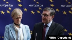 Европската функционерка Анџелина Ајххорст и американскиот дипломат Метју Палмер