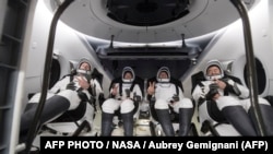 АКШ, Франция жана Жапониянын астронавттары.