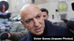 Medicul Lucian Duță este acuzat că a primit o mită de 6,3 milioane de euro de la două companii IT, partea sa fiind 10% din valoarea contractelor.