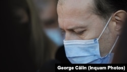 După 12 zile, fostul premier Florin Cîțu a flexibilizat mandatul de negociere al PNL. Partidul va discuta formarea unui guvern și cu PSD, și cu USR. Florin Cîțu nu se consideră vinovat de criza politică prelungită. 