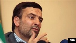 حسن کاظمی قمی ،سفير ايران در بغداد، از عملیات نیروهای آمریکایی در شرق بغداد انتقاد کرد.
عکس از AFP