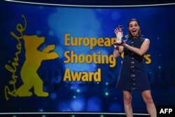 سهیلا یعقوب، بازیگر تونسی‌تبار سوئیسی، بازیگر فیلم اسپانیایی «یک سال یک شب»، که در هفتاد و دومین جشنواره فیلم برلیناله نمایش داده شد