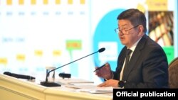 Акылбека Жапаров.