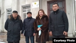 Бостери айылынын жетекчилиги Саламаттык сактоо министрлигинин бөлүм башчысы Айнура Акматова менен.