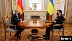 Германиянын канцлери Олаф Шольц жана Украинанын президенти Владимир Зеленский. 14-февраль, 2022-жыл. Киев.