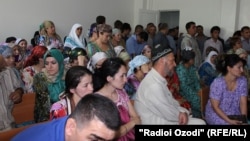 Муштариёни ширкати сохтмонии "Мовароуннаҳр"