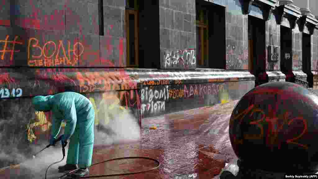 За даними Нацполіції, на сьогодні у справі про події біля Офісу президента слідчими повідомлено про підозру&nbsp;сімом особам