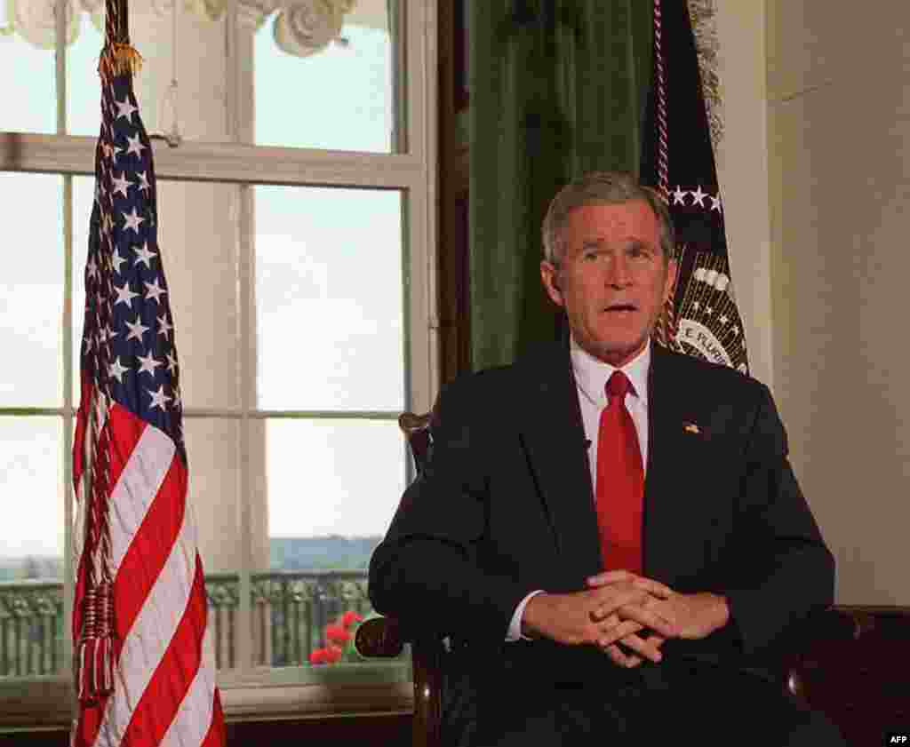 Néhány nappal később&nbsp;George W. Bush amerikai elnök engedélyezi az erő alkalmazását az Egyesült Államok elleni szeptember 11-i &ndash; úgynevezett 9/11-es &ndash; terrortámadások felelősei ellen