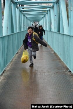 صحنه‌ای از فیلم «روز سیب» ساخته محمود غفاری