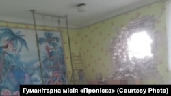 Российские гибридные силы выпустили по Станице Луганской 32 снаряда​. Пострадал местный детский сад.