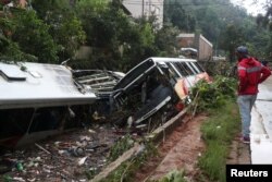 Prevrnuti i uništeni autobusi, Petropolis 16. februar 2022.