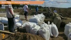 Для захисту від бойовиків жителі Маріуполя риють траншеї і окопи