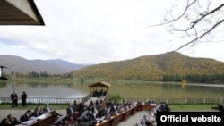 მთავრობის სხდომა კახეთში, ლოპოტას დასასვენებელ კომპლექსში