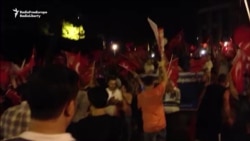 ერდოანის მხარდამჭერები ანთალიის ქუჩებში გამარჯვებას ზეიმობენ