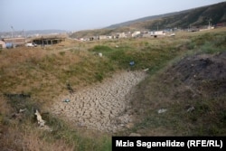 წყალი დაშრა, მაგრამ ხევში წყლის ნაკვალევი დარჩენილია