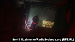 Комбінована атака на Київ. Влучання уламків безпілотника Шахед у житловий будинок. Печерський район, Київ, 10 жовтня 2025 року