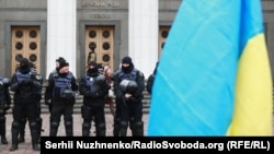 Поліція і сили Нацгвардії охороняють територію навколо Верховної Ради України, Київ, 7 листопада 2017 року