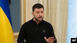 Зеленський наголошує, що Україна буде все робити, щоб домовленості спрацювали, але сили РФ повинні усвідомлювати: якщо вони будуть завдавати ударів, то вони отримають сильну відповідь.