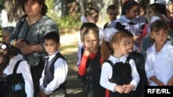 Ученикам и преподавателям средней школы № 12 приходится скитаться по другим зданиям уже четвертый год