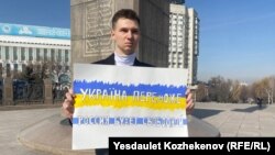 Тимофей Морозов на площади Республики в Алматы, 24 февраля 2025 г.