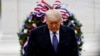 Președintele Donald Trump, de ziua veteranilor, la cimitirul militar din Arlington, Virginia, 11 noiembrie 2020.