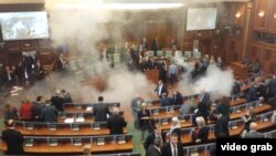 Foto nga seancat e fundit në Kuvend.