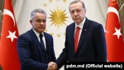 Liderul democrat Vlad Plahotniuc şi preşedintele turc Recep Tayyip Erdogan 